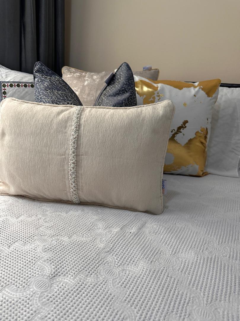 New Design Luxury and Exquisite Cushion HFCHM241118-30X50CM