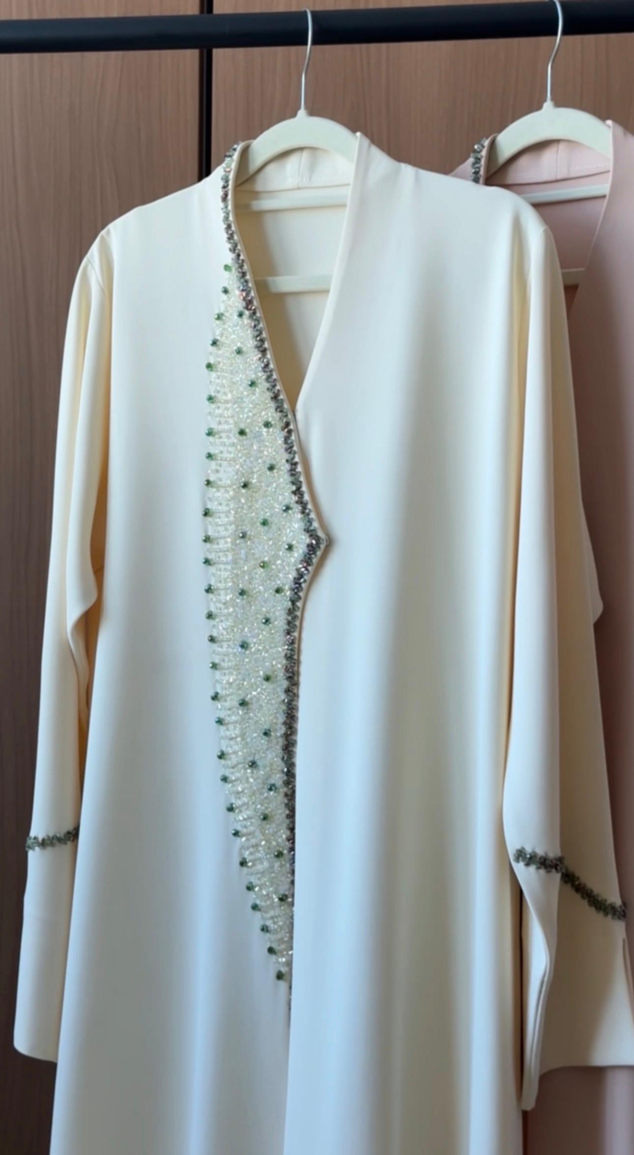 HEYA Swan Abaya and Headscarf – Ivory